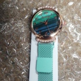 Women Magnetic Strap Fashion Rhinestone Green Dial Quartz Watches Clock photo review